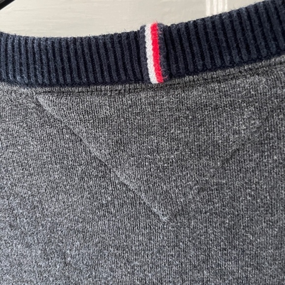 Tommy Hilfiger pullover‎ sweater with large Tommy patch on the front - Picture 6 of 8